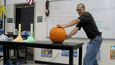 giff: video of the cool lecturer doing fun science experiments