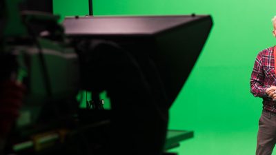 Image: Oliver in front of a green screen