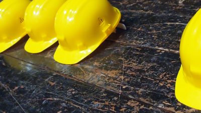 Image: Yellow hard hats