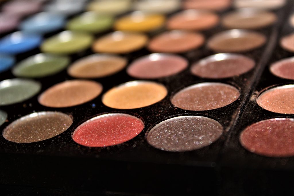 Image of an eyeshadow palette.
