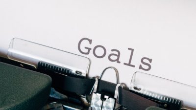 Image of an old fashioned typewriter spelling out the word "goals"