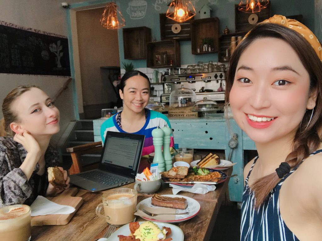 Rachel with her friends in a restaurant